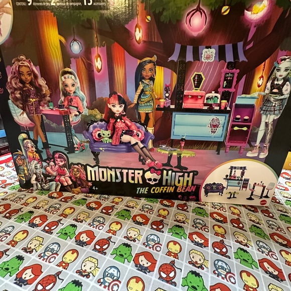 Viral NIB Monster High The Coffin Bean FULL PLAYSET! - Picture 3 of 6